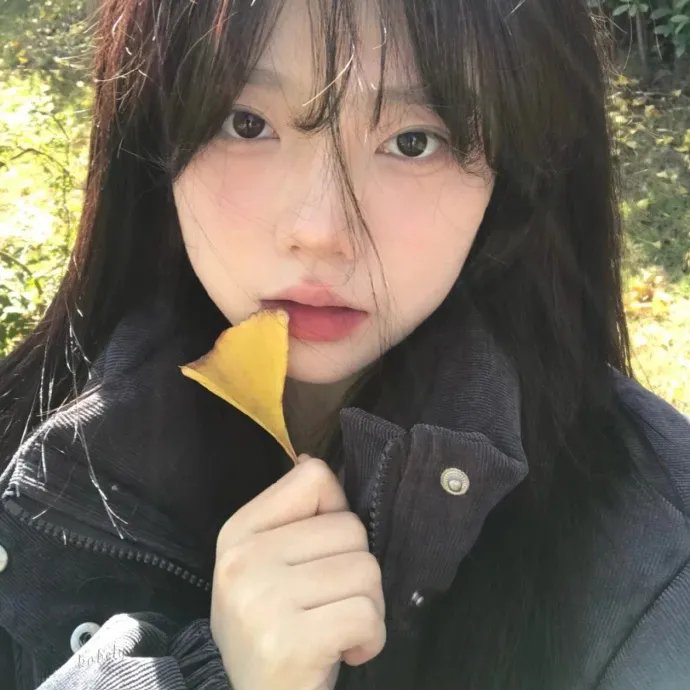 腰间持枪